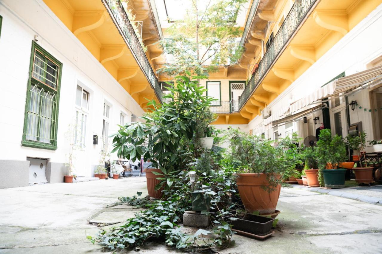 The Urban Chill Spot Harsfa Street Apartamento Budapeste Exterior foto